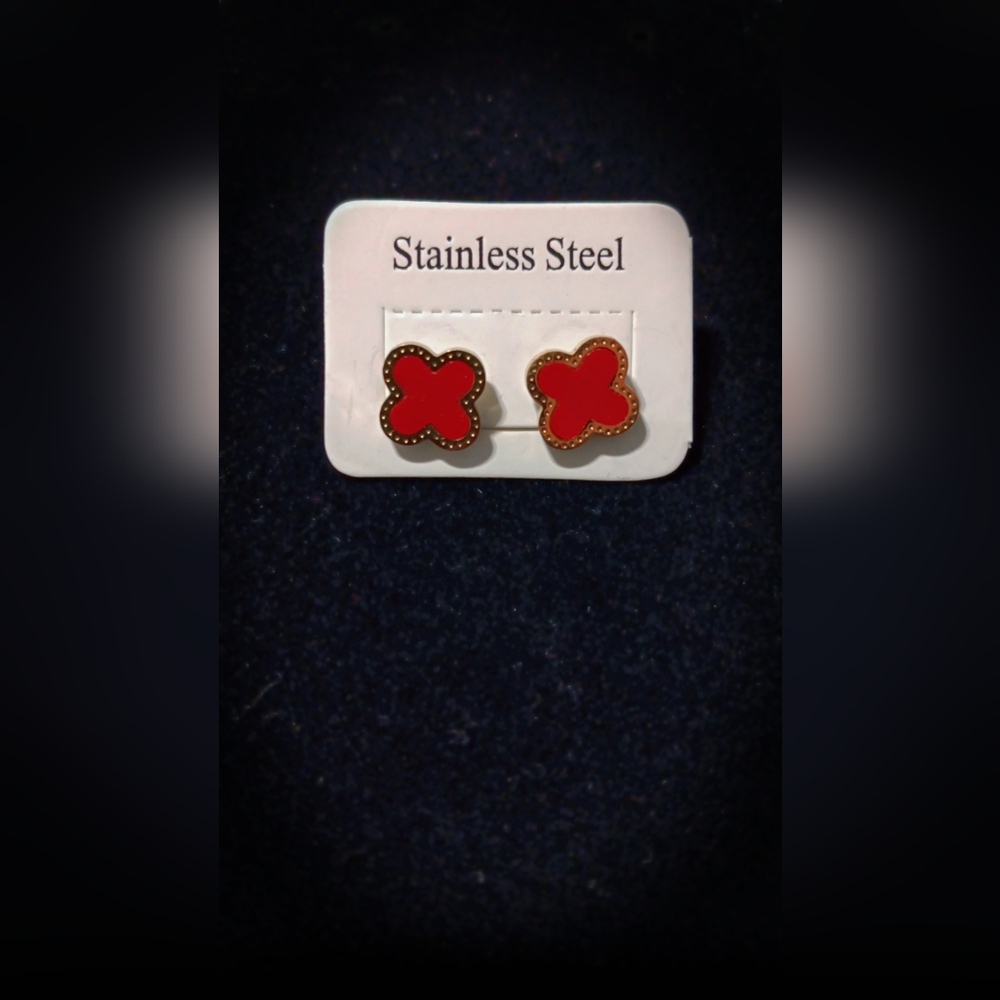 Stainless steel red gold clover erring